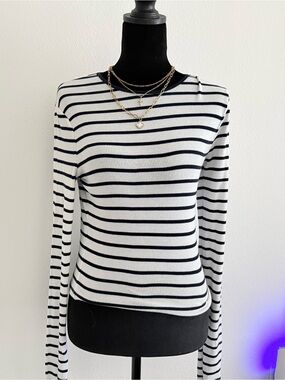 Abercrombie & Fitch Black and White Striped Long Sleeve Crewneck